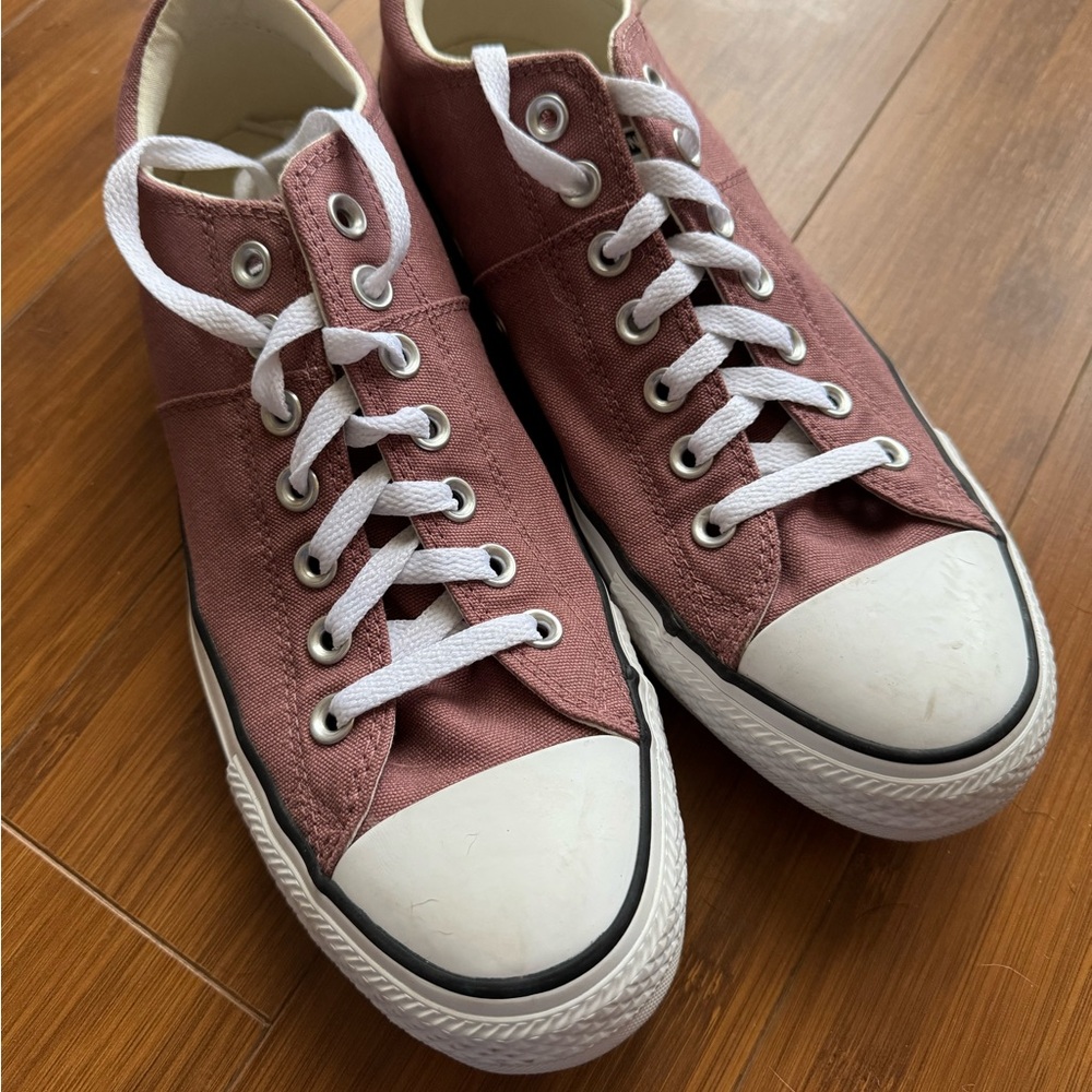 Converse All Stars mauve low top sneakers
